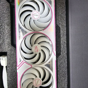 컬러풀 rtx 5080 이미지