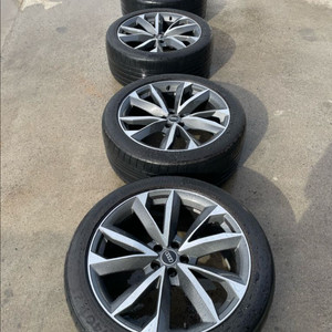 아우디 q7 50tdi 21인치 휠타이어 이미지