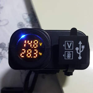 오토바이 12v 듀얼 USB 충전기 고속충전 전압계 온 이미지