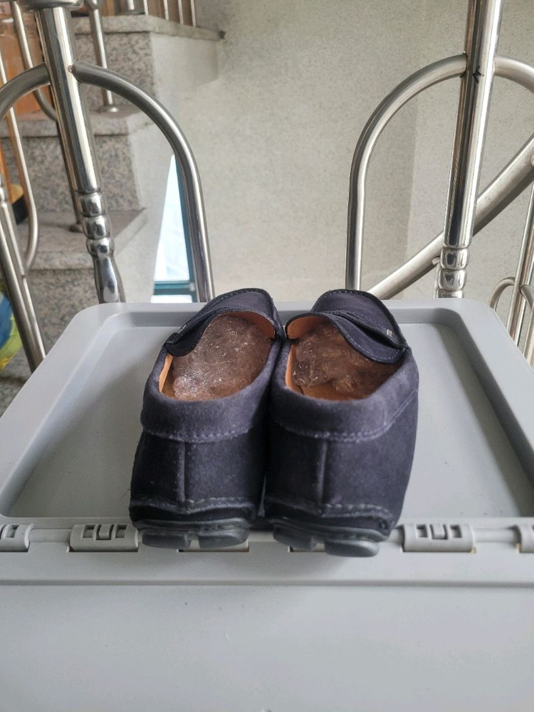 프라다 스웨이드 로퍼 이미지