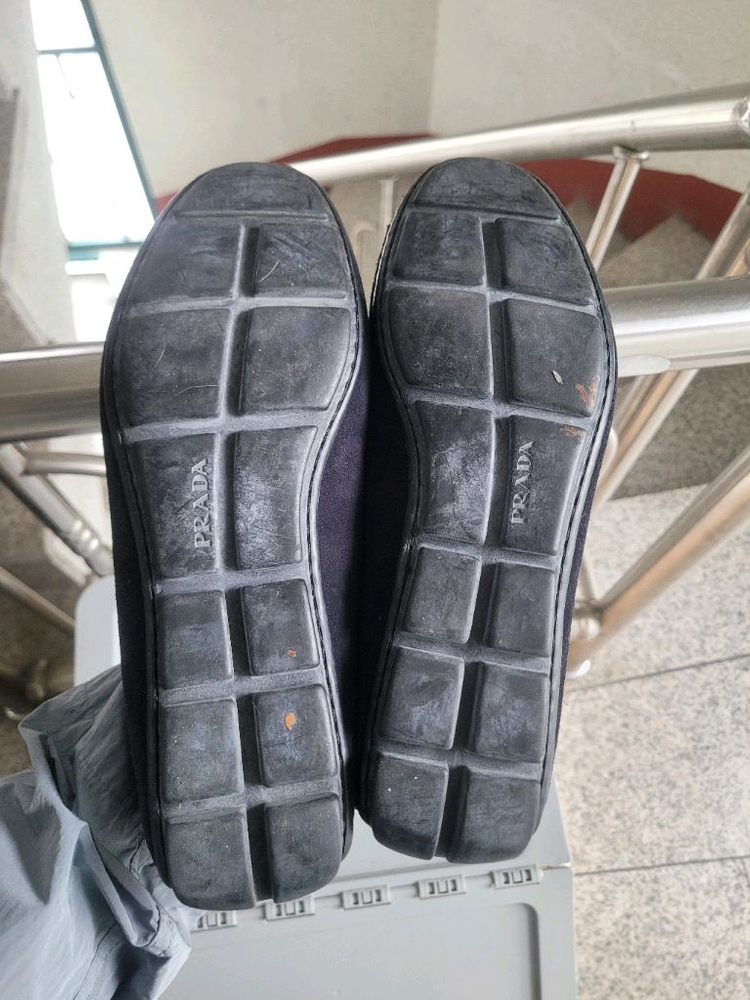 프라다 스웨이드 로퍼 이미지