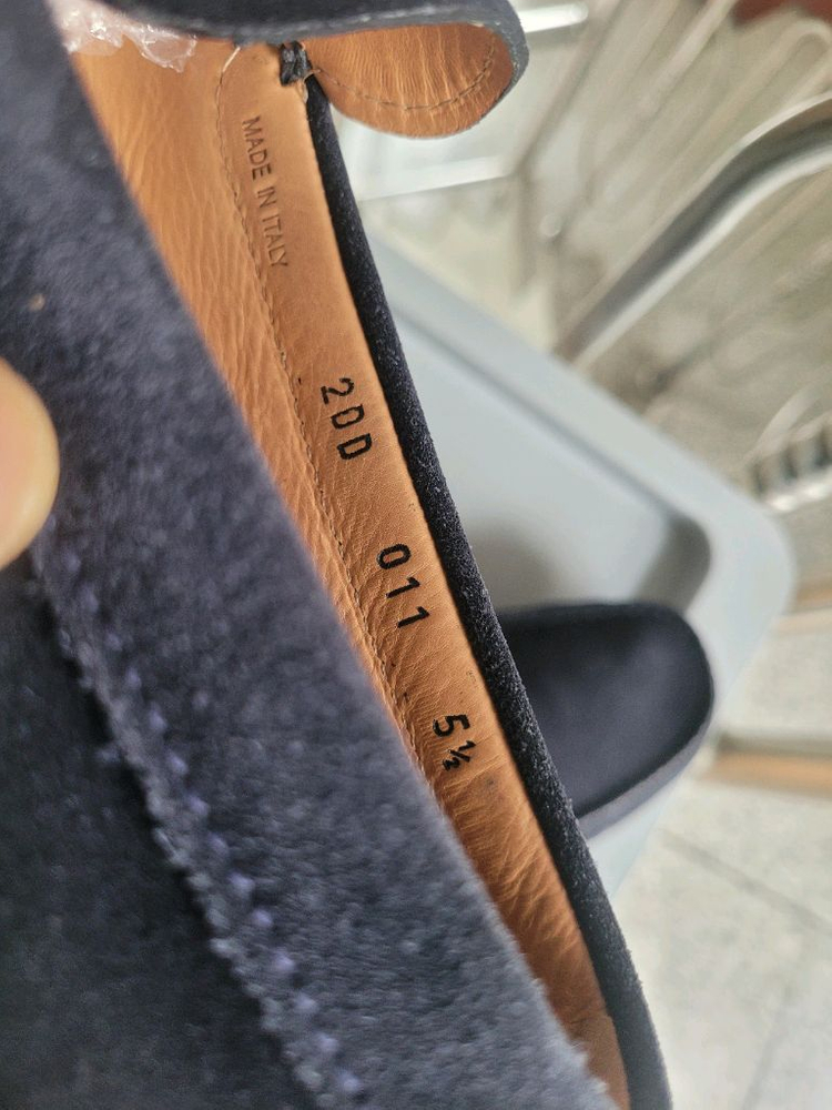 프라다 스웨이드 로퍼 이미지