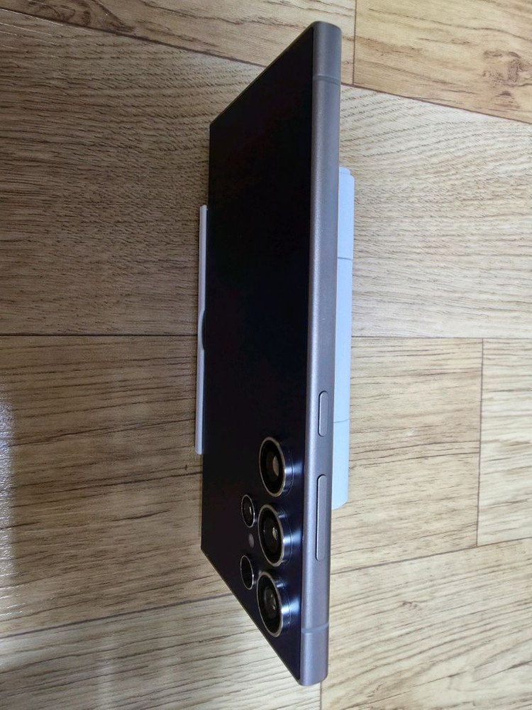 갤럭시 S24 울트라 S급 256G 정상해지 공기기 이미지