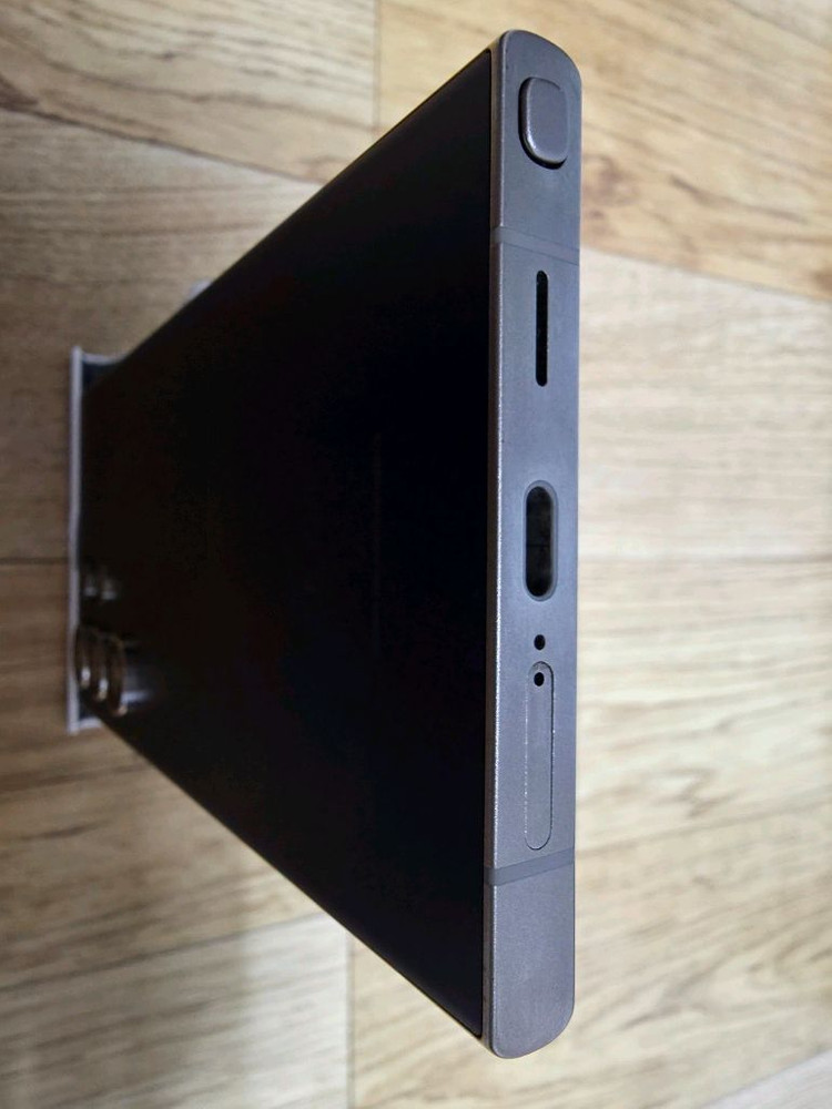 갤럭시 S24 울트라 S급 256G 정상해지 공기기 이미지