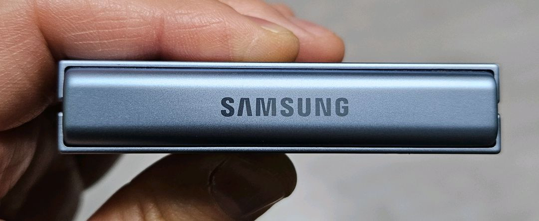 갤럭시 Z플립6 블루 256GB 액정교체폰 A급 팝니다. 이미지