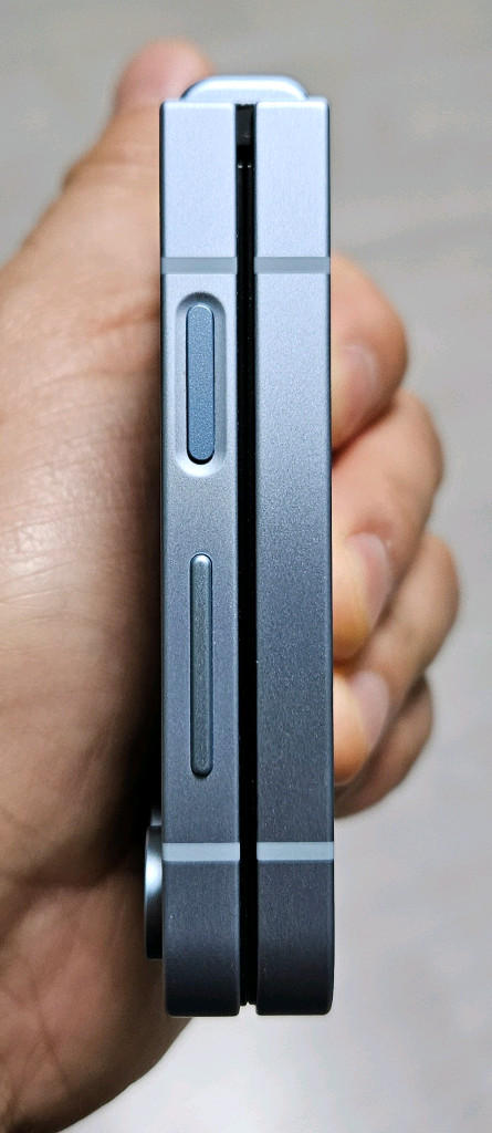 갤럭시 Z플립6 블루 256GB 액정교체폰 A급 팝니다. 이미지