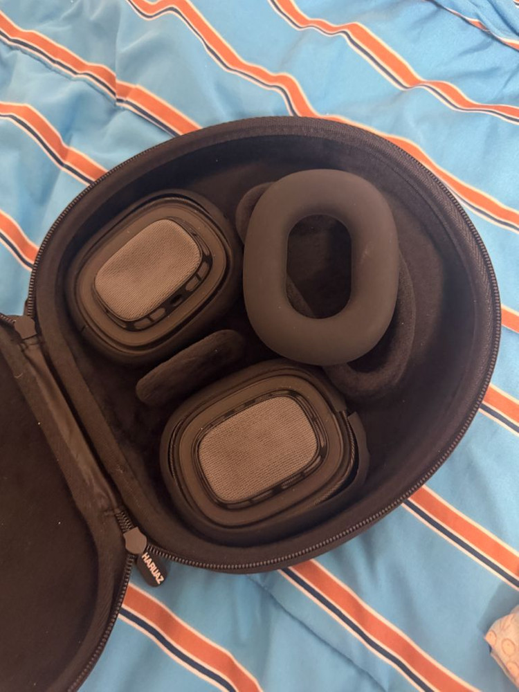 에어팟 맥스 스페이스그레이 8핀 이미지