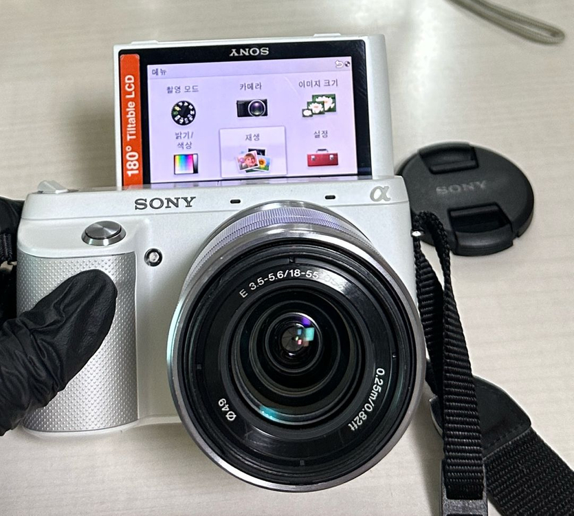 소니 NEX-F3 미러리스 카메라 이미지