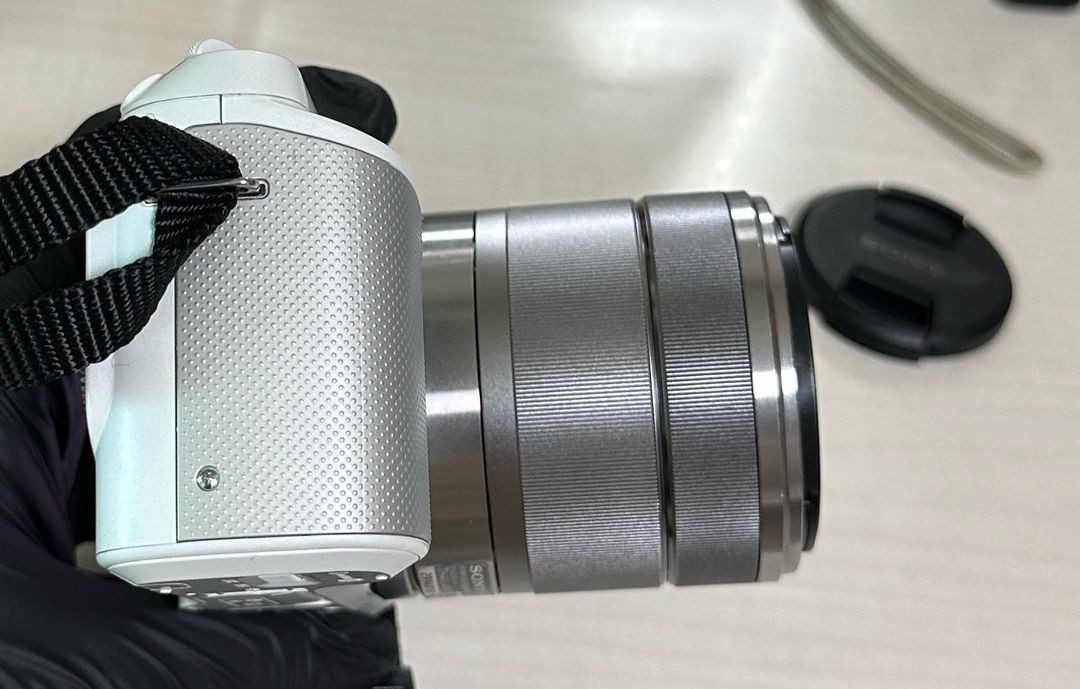 소니 NEX-F3 미러리스 카메라 이미지