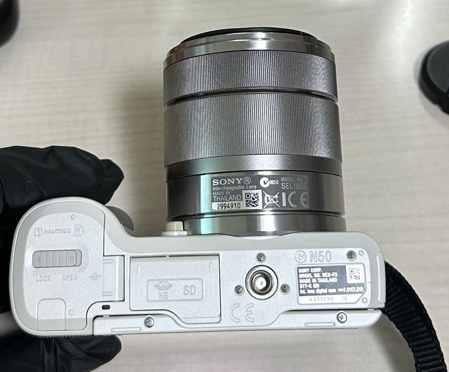 소니 NEX-F3 미러리스 카메라 이미지