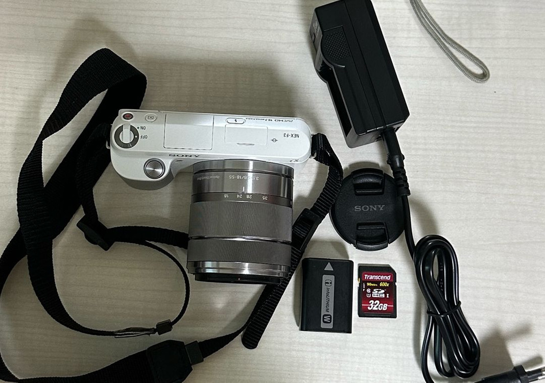 소니 NEX-F3 미러리스 카메라 이미지