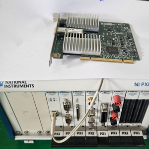 NI PXI 1042 샷시 이미지