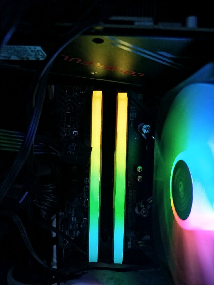 삼성전자 DDR4 2666mhz 8GB 램 2개 RGB 방열판 포함. 전주시 이미지