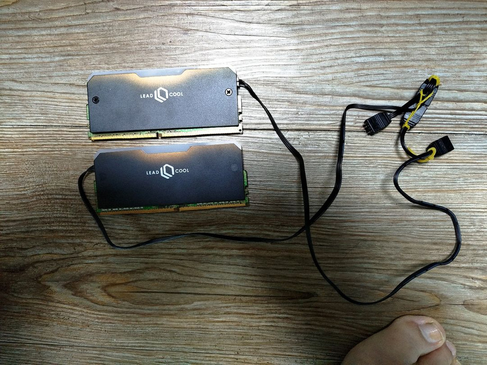 삼성전자 DDR4 2666mhz 8GB 램 2개 RGB 방열판 포함. 전주시 이미지