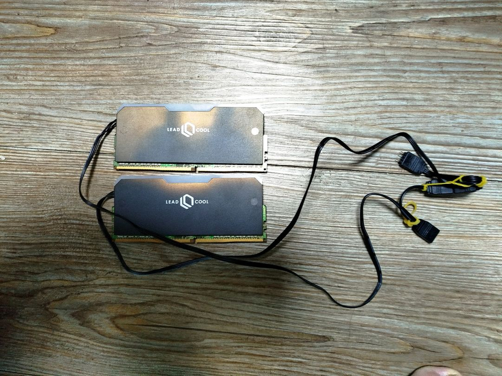 삼성전자 DDR4 2666mhz 8GB 램 2개 RGB 방열판 포함. 전주시 이미지