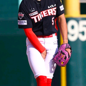 0426 Sun. 26일 일요일 기아홈경기 외야자유석 다수 이미지