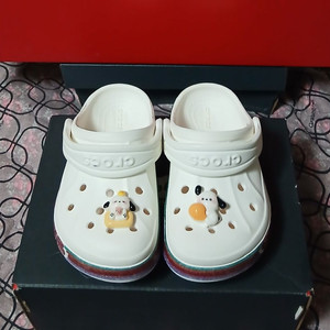 크록스정품 C7 140 레인보우 지비츠포함.거의 새거 이미지