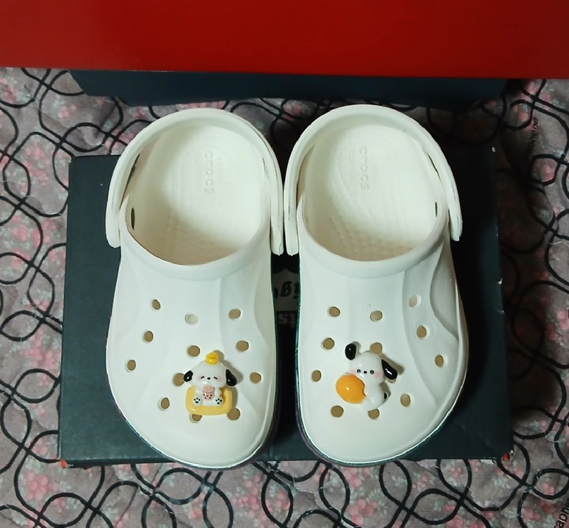 크록스정품 C7 140 레인보우 지비츠포함.거의 새거 이미지