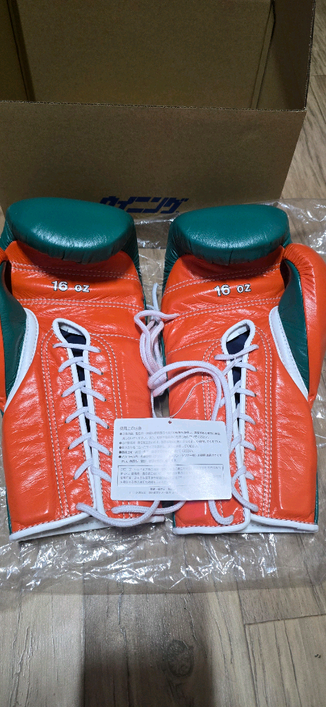 위닝글러브 16온스 레이스 커스텀 스페셜 로고 새거 이미지