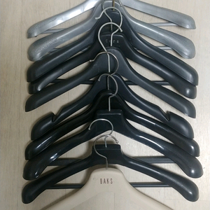 옷걸이10개 세트 행거플라스틱옷걸이정장양복원피스니트옷장장농 이미지