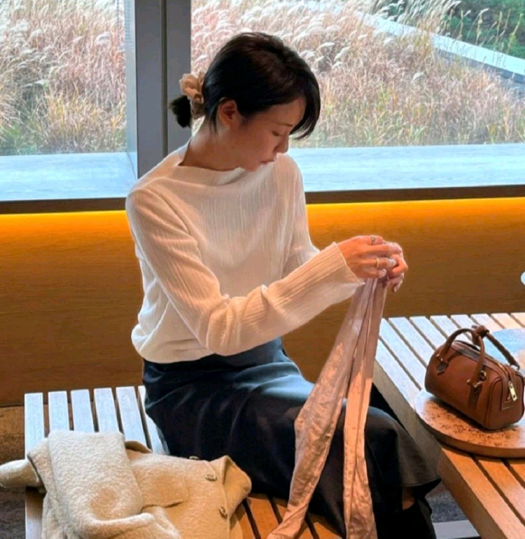 유메르 쉬르 플리츠 블라우스 ( 배송온봉투그대로, 새것) 이미지