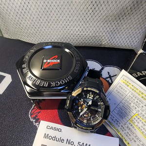 카시오 지샥 시계 GA-1100-9GDR 모델 판매 이미지