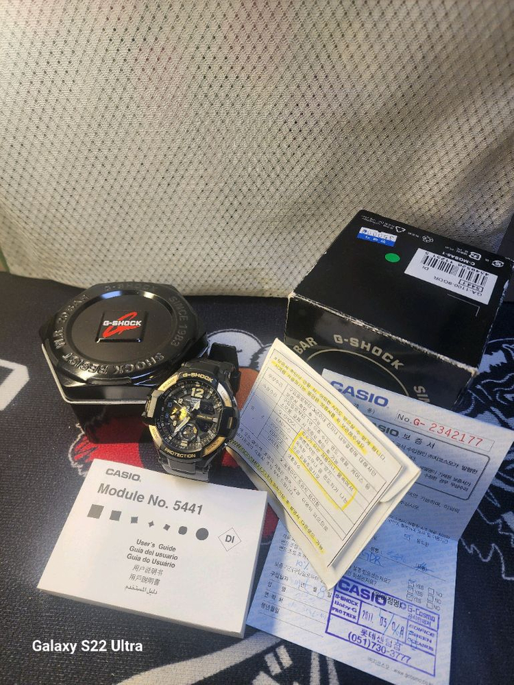 카시오 지샥 시계 GA-1100-9GDR 모델 판매 이미지