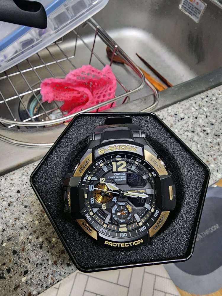 카시오 지샥 시계 GA-1100-9GDR 모델 판매 이미지