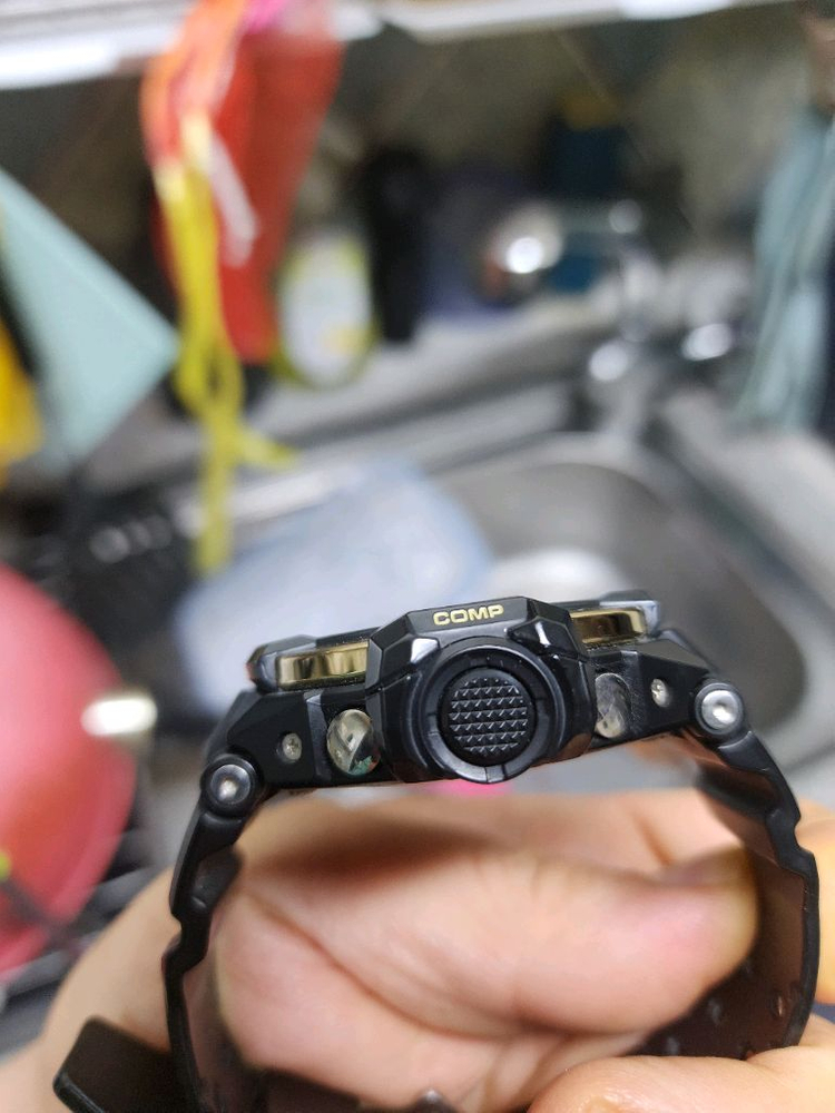 카시오 지샥 시계 GA-1100-9GDR 모델 판매 이미지