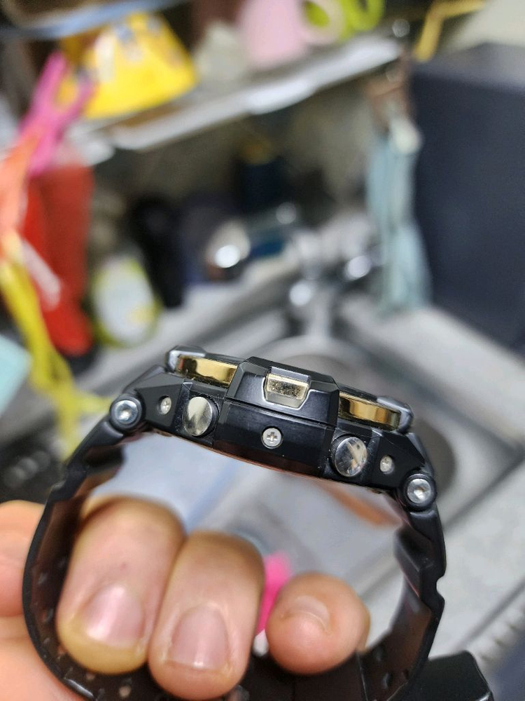 카시오 지샥 시계 GA-1100-9GDR 모델 판매 이미지