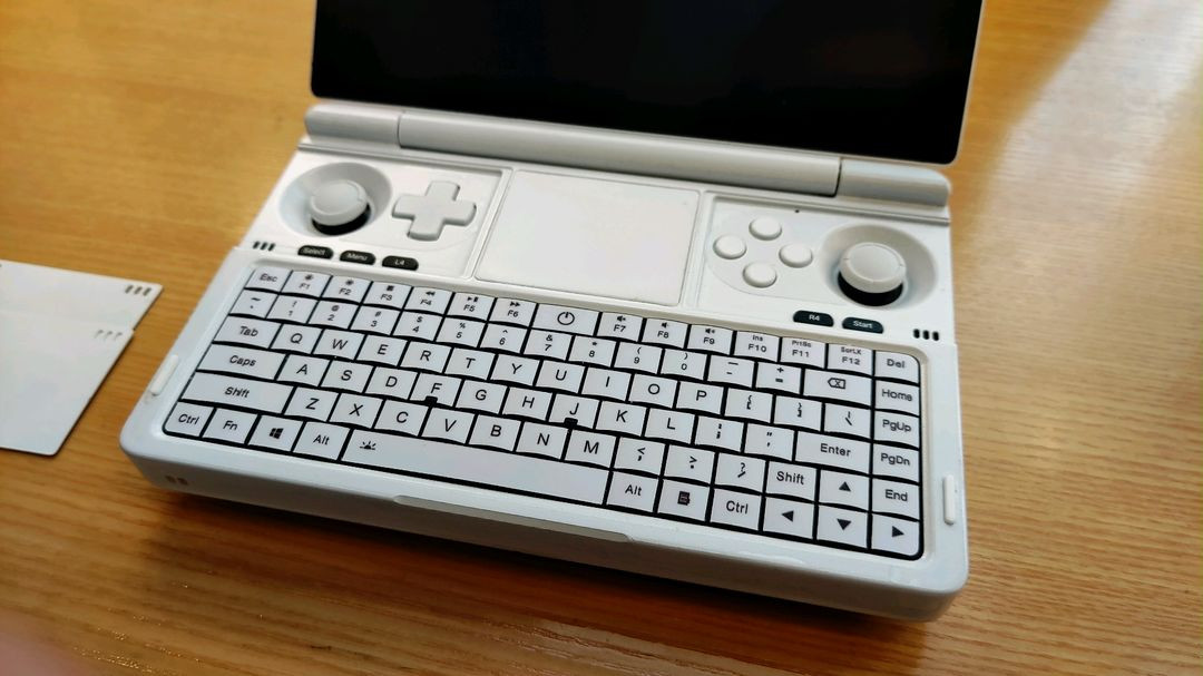 GPD WIN MINI 7840U 64G 2TB 화이트 커스텀 판매합니다 이미지