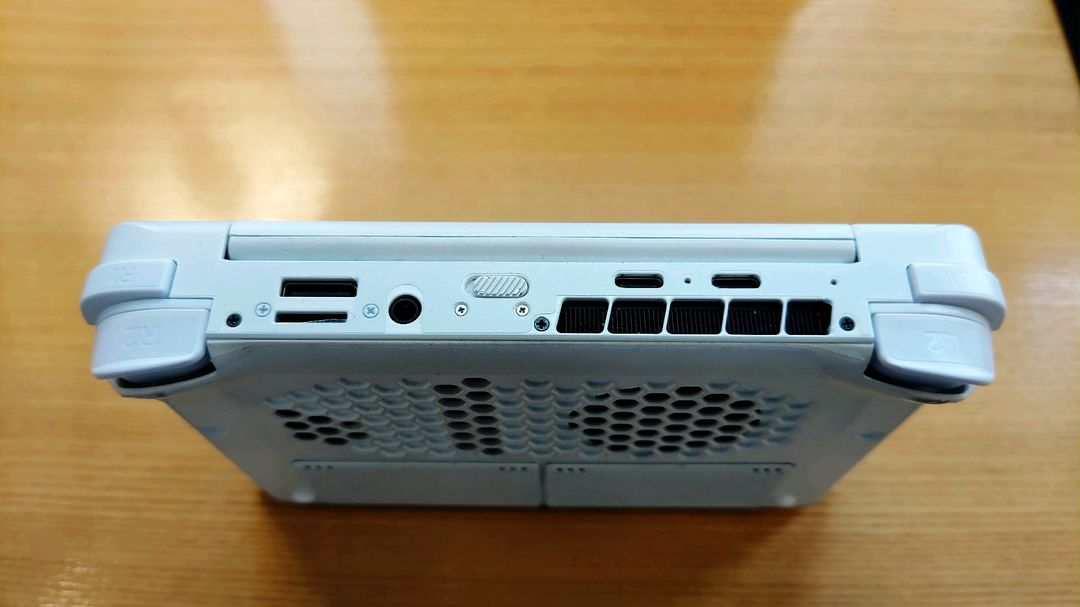 GPD WIN MINI 7840U 64G 2TB 화이트 커스텀 판매합니다 이미지