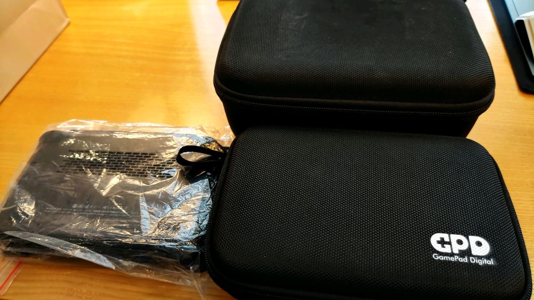 GPD WIN MINI 7840U 64G 2TB 화이트 커스텀 판매합니다 이미지