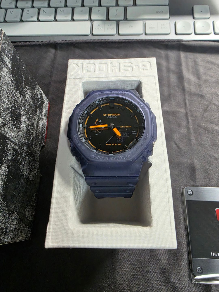 카시오 지샥 시계 GA-2100K-2ADR 판매 이미지