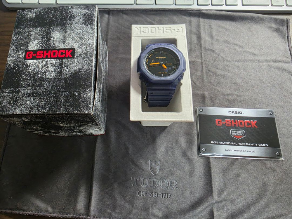 카시오 지샥 시계 GA-2100K-2ADR 판매 이미지