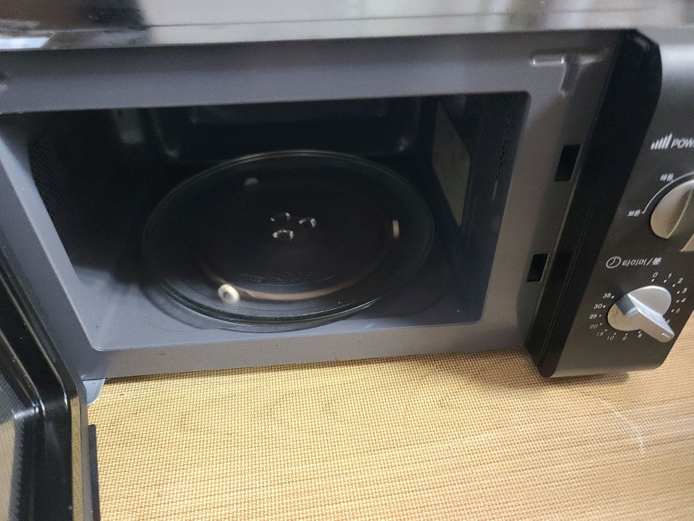 이노소닉 MW3100B 블랙 전자레인지 이미지