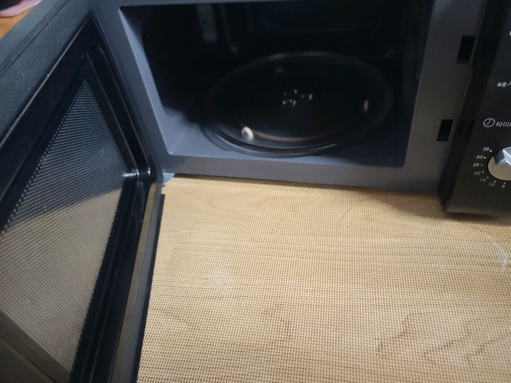 이노소닉 MW3100B 블랙 전자레인지 이미지