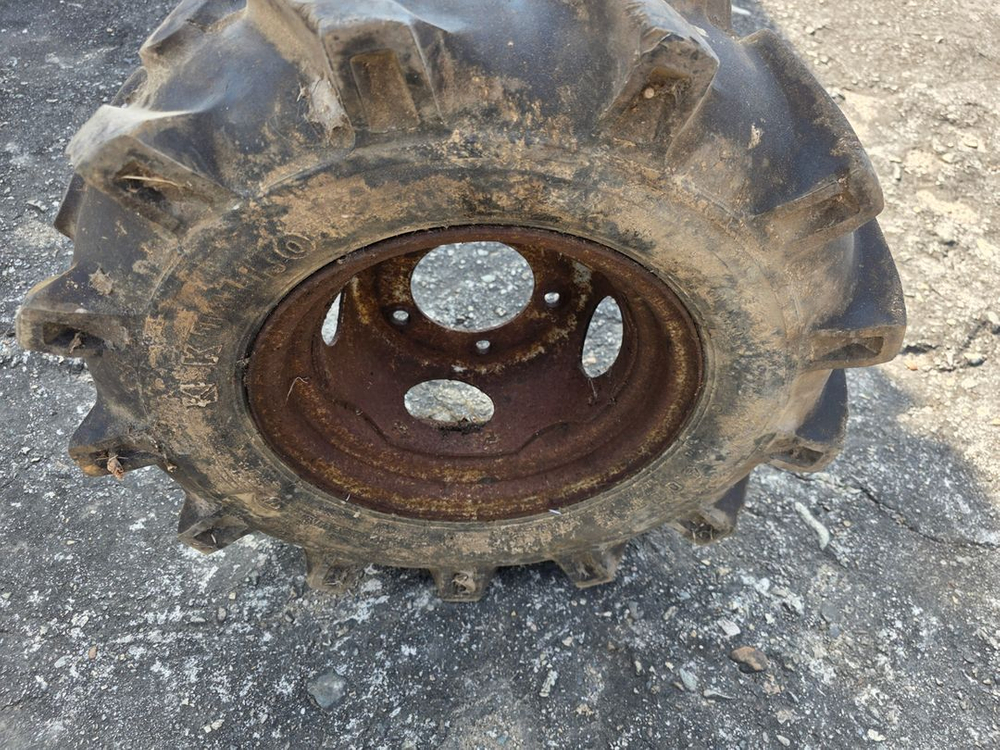 경운기 타이어 3개 이미지