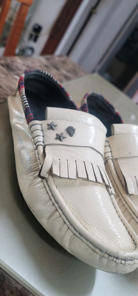 정품 구찌(Gucci)의 빈티지 별 스터드 프린지 로퍼 (9.5 사이즈 / 285)디자인: 화이트 컬러의 페이턴트( 이미지