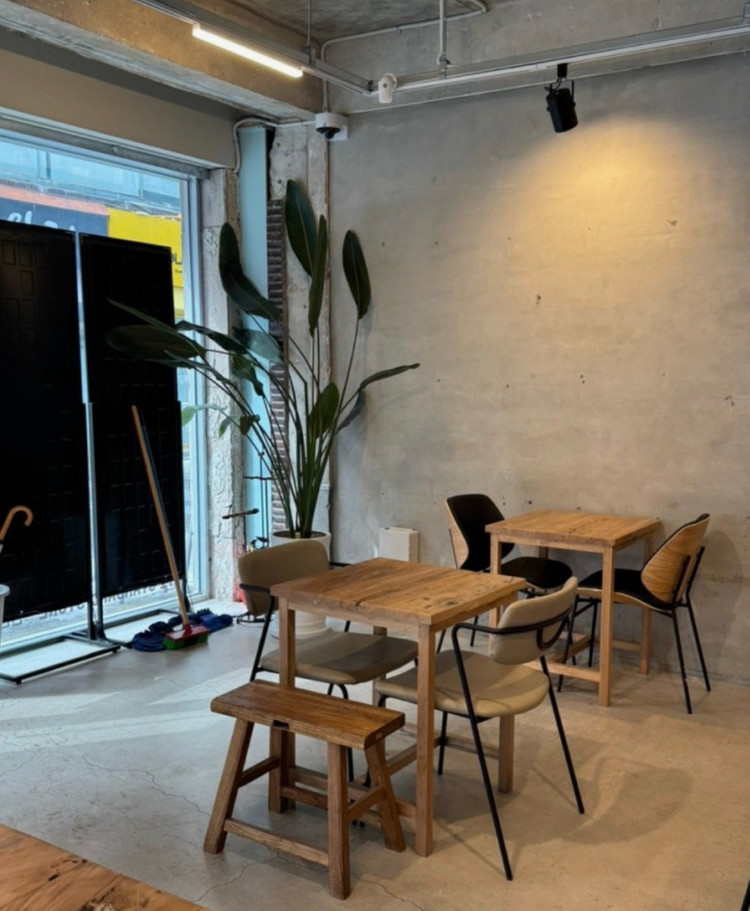 매장정리) 느릅나무 고목재 테이블 스툴 식탁 인테리어 이미지