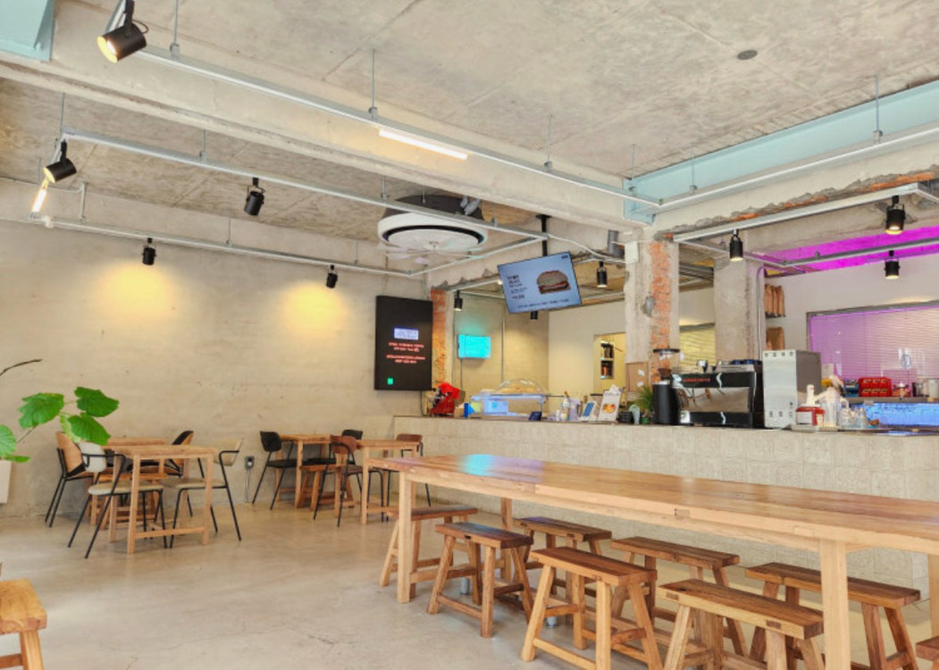 매장정리) 느릅나무 고목재 테이블 스툴 식탁 인테리어 이미지