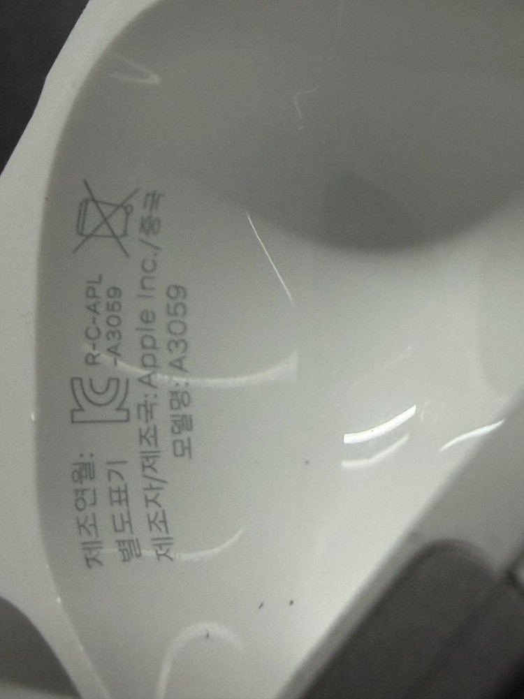 에어팟 4세대 노이즈캔슬링 이미지