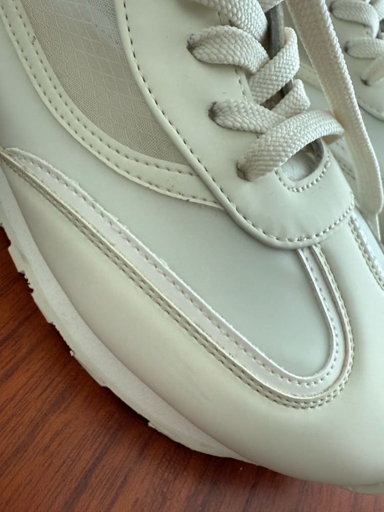 타임 플로우 스니커즈오프화이트 색상 235 이미지