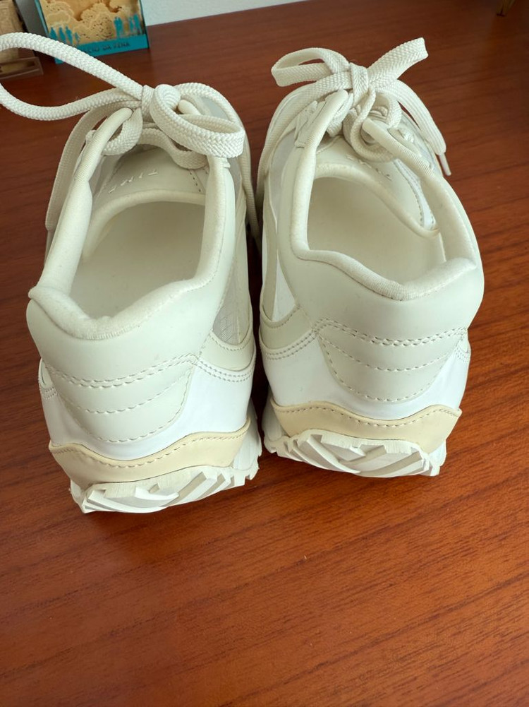 타임 플로우 스니커즈오프화이트 색상 235 이미지