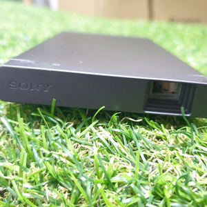 스마트폰 사이즈의 휴대용 빔프로젝터 SONY MP-CL1A 이미지