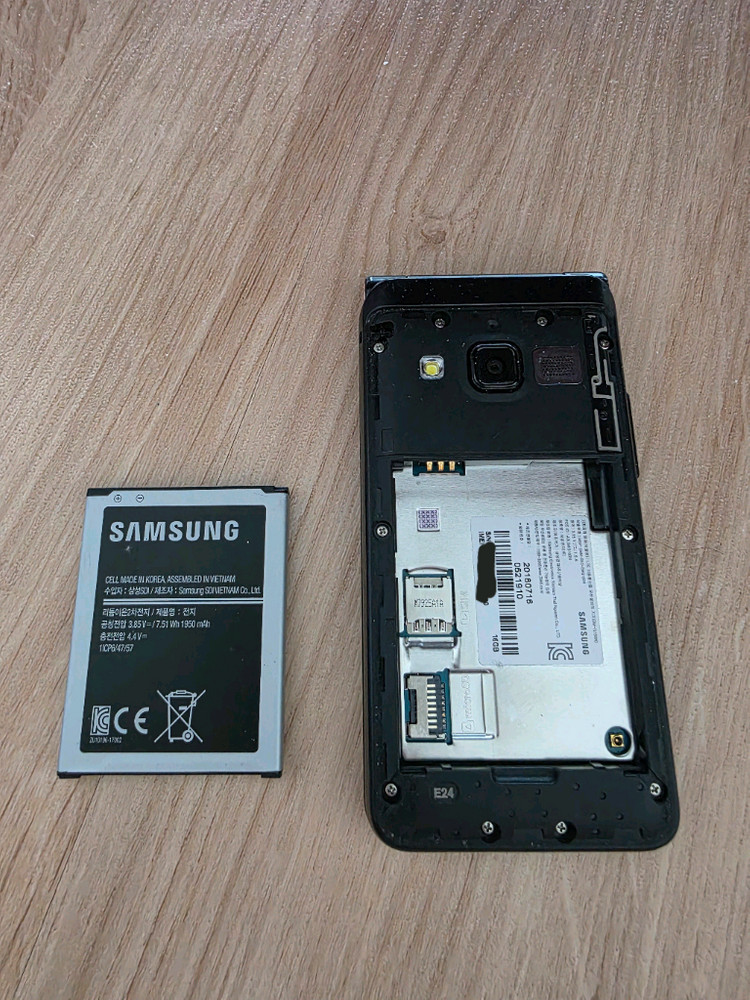 삼성 정품 폴더폰 SM-G160N 블랙 색상 이미지