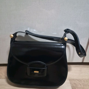 애테 페니 숄더백 팝니다 이미지