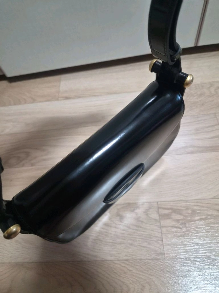애테 페니 숄더백 팝니다 이미지
