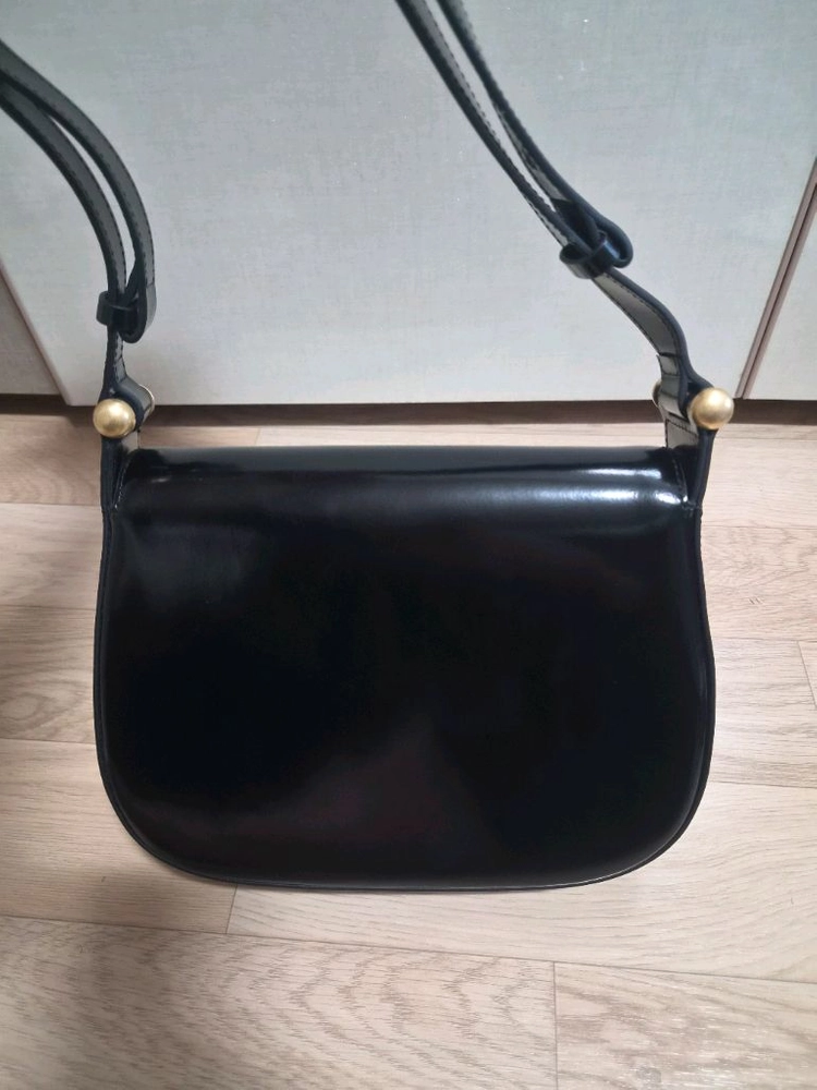 애테 페니 숄더백 팝니다 이미지