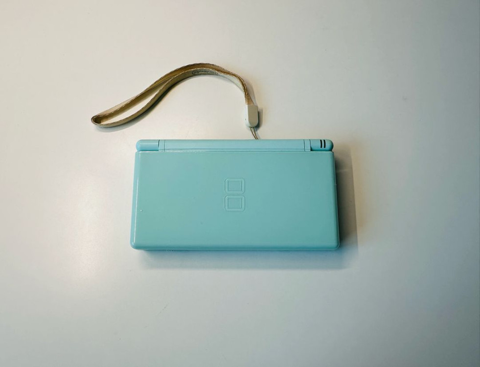 닌텐도 DS Lite DSL 아이스블루 한글 정발판 + 정품 충전기 판매 (3DS) 이미지
